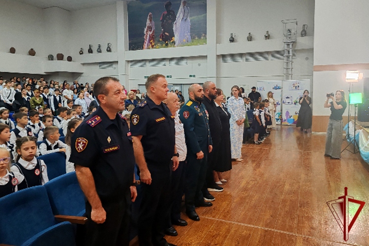 Начальник Управления Росгвардии по Республике Дагестан принял участие в торжественном мероприятии ко Дню знаний