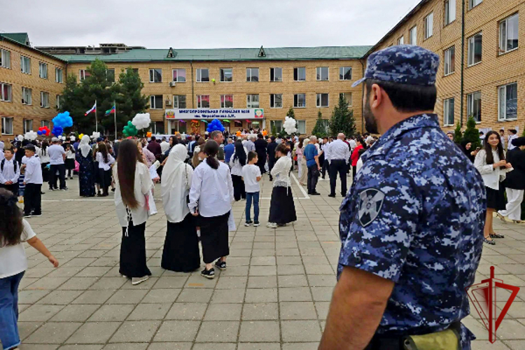 В Дагестане росгвардейцы обеспечили безопасность мероприятий ко Дню знаний