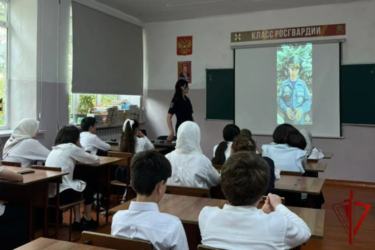 Росгвардейцы провели уроки Мужества для дагестанских школьников