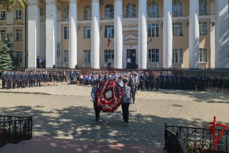 В Дагестане росгвардейцы почтили память коллег, погибших при исполнении служебного долга