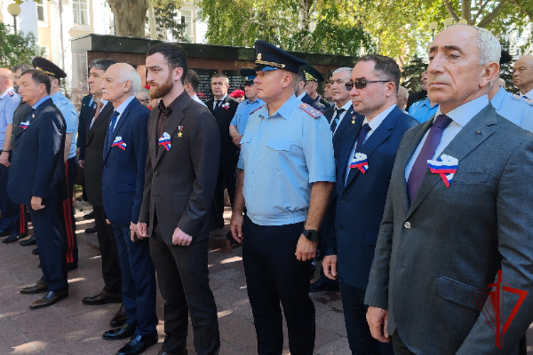 В Дагестане росгвардейцы почтили память коллег, погибших при исполнении служебного долга