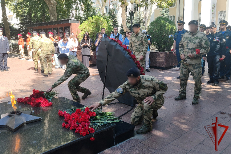 В Дагестане росгвардейцы почтили память коллег, погибших при исполнении служебного долга