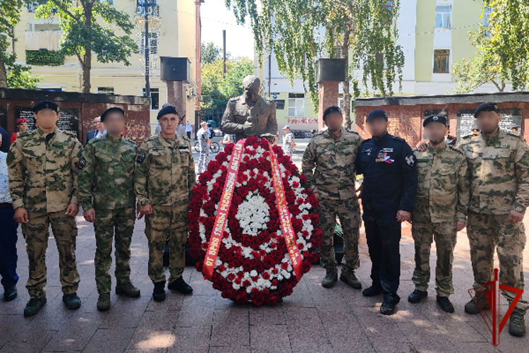 В Дагестане росгвардейцы почтили память коллег, погибших при исполнении служебного долга