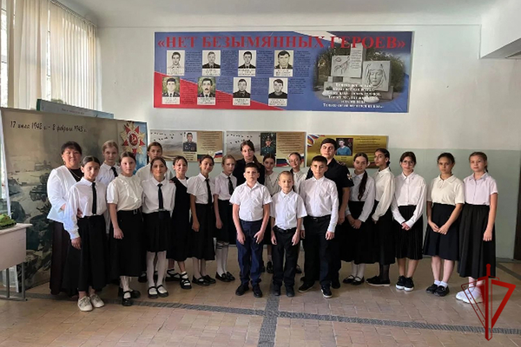 Росгвардейцы провели уроки Мужества для дагестанских школьников