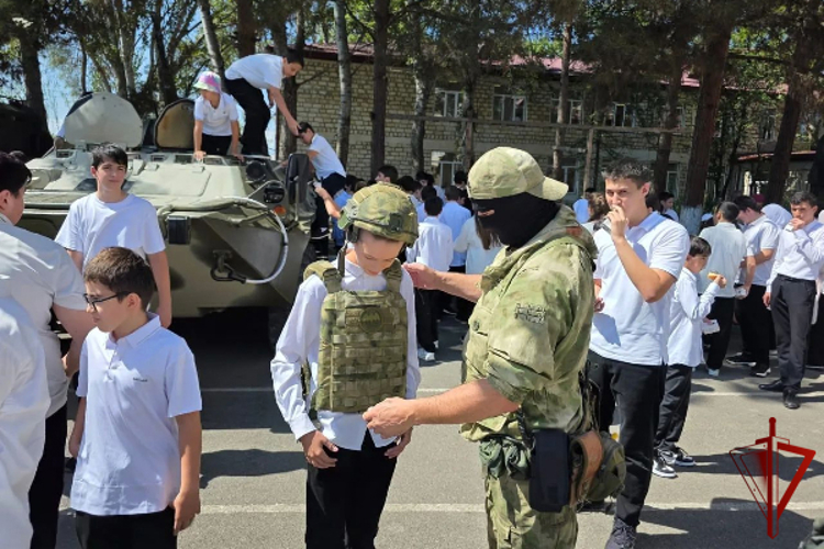 Росгвардейцы провели уроки Мужества для дагестанских школьников