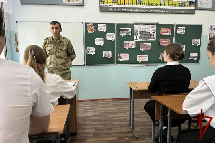 Росгвардейцы провели уроки Мужества для дагестанских школьников