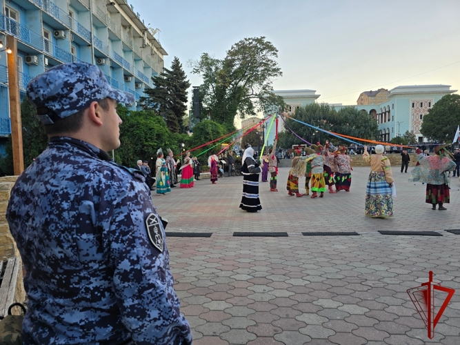 Правопорядок на открытии всероссийского театрального фестиваля обеспечили сотрудники Росгвардии в Дагестане