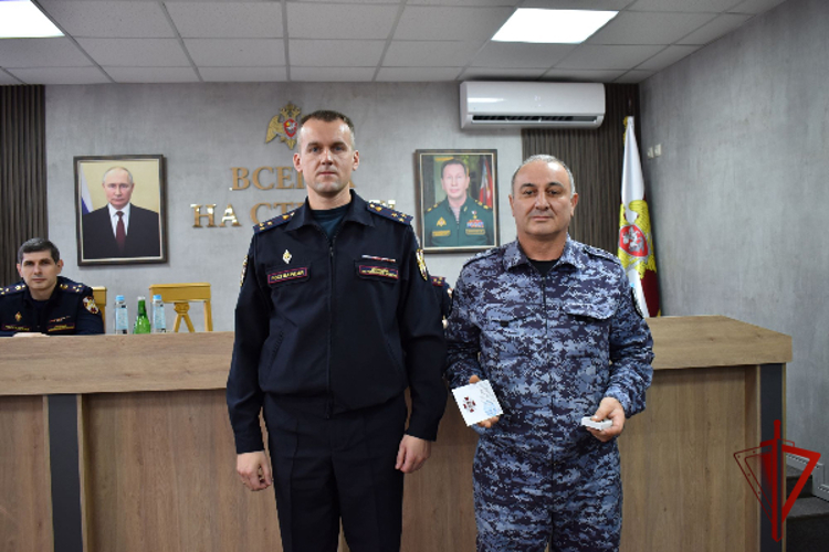 В Дагестане сотрудники вневедомственной охраны Росгвардии отметили 74-ю годовщину со дня образования службы