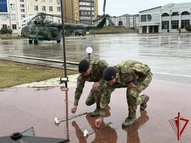 В Дагестане росгвардейцы отметили День ОМОН