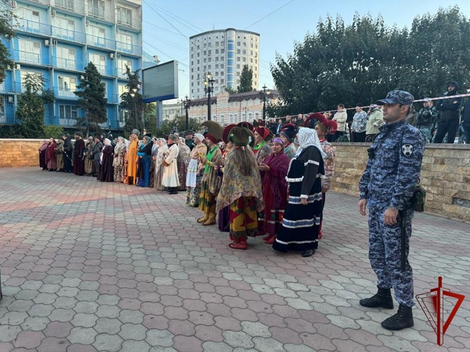 Правопорядок на открытии всероссийского театрального фестиваля обеспечили сотрудники Росгвардии в Дагестане