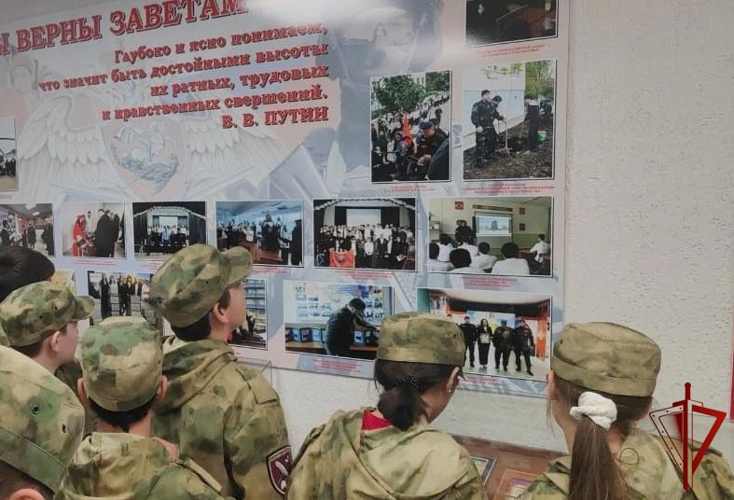 В Дагестане росгвардейцы встретились с учениками профильного класса